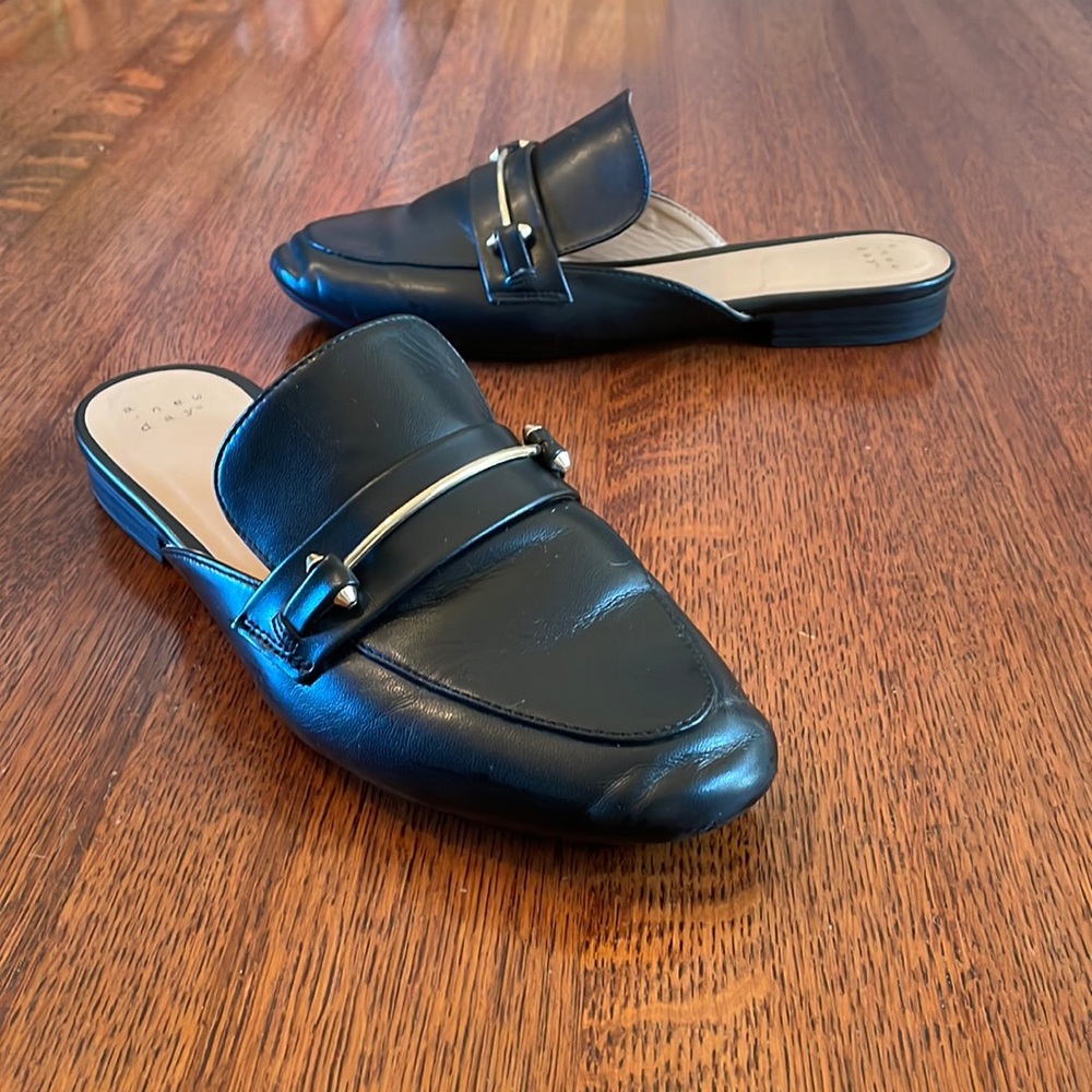 🍁Black loafer mules — perfect for fall! 🍂